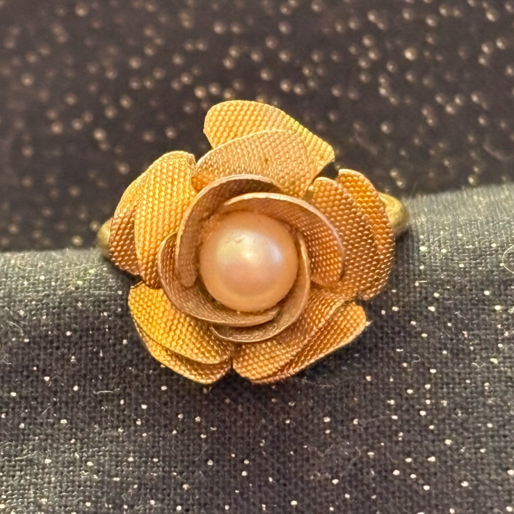 Vintage Gold Tone Flower Ring with Faux Pearl